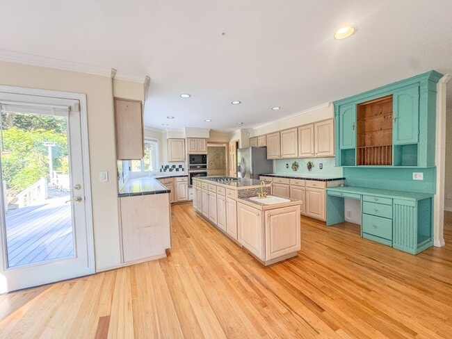 Building Photo - 4 Bedroom 3 Bath Spacious Home in Bellevue