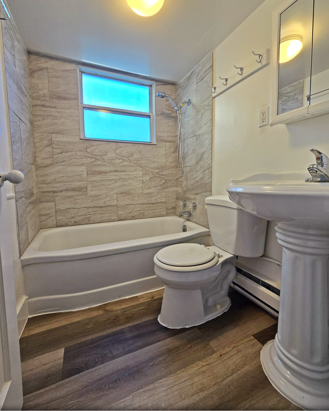 Building Photo - Newly Renovated, Clean & Bright 2 Bedroom, 1 Bathroom Apartment for Rent in Shelley - Washer/Drye...