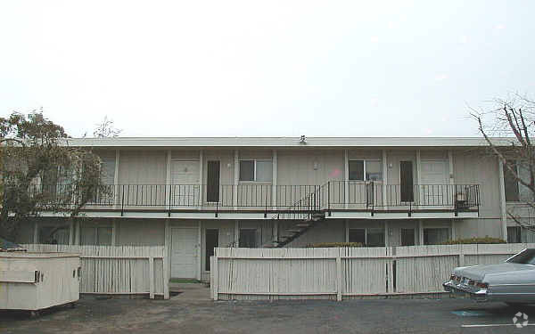 Primary Photo - Woodlands Apartments