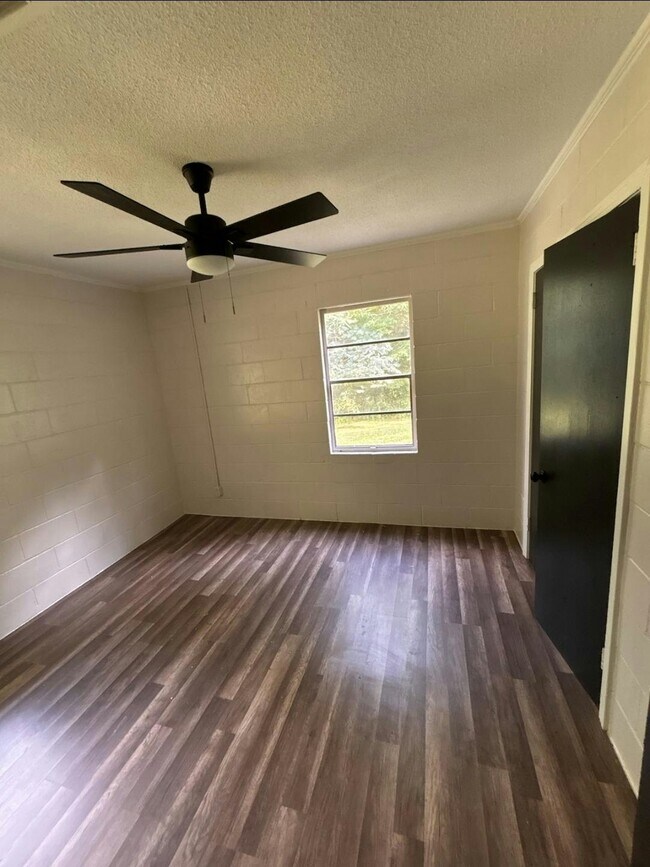 Building Photo - 1 E Westover Dr