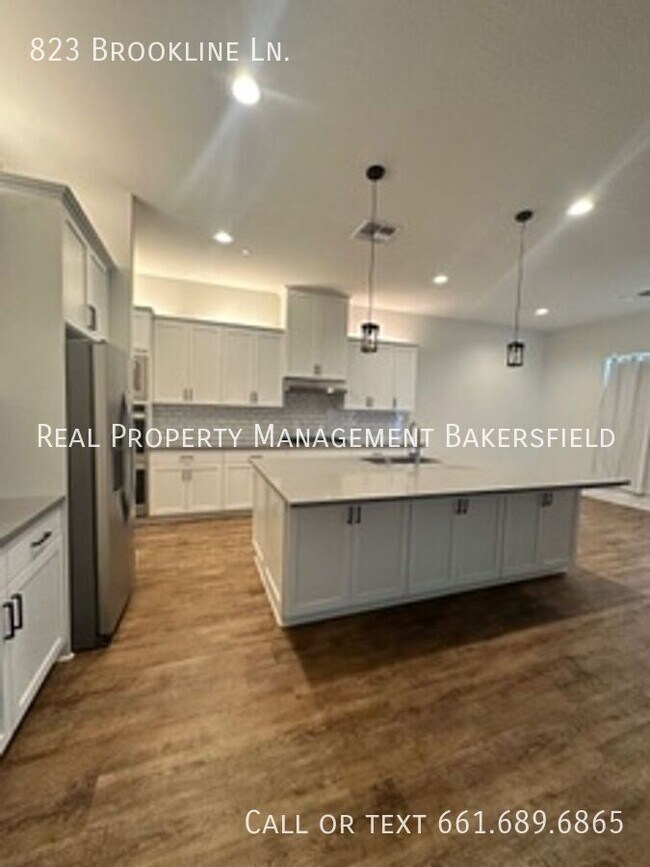 Building Photo - 823 Brookline Ln