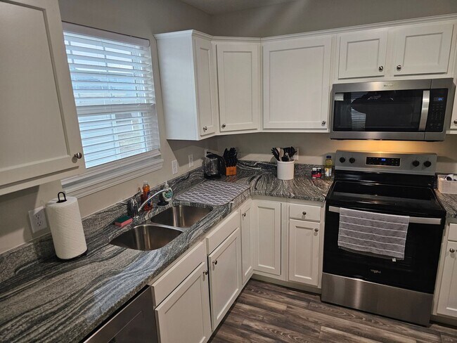 Building Photo - Cute New Construction Wilmington Ranch