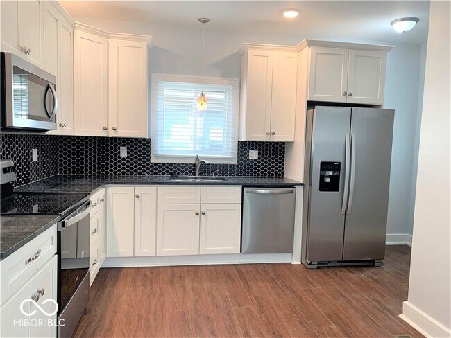 Building Photo - 3621 N Kenwood Ave