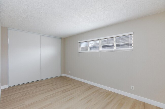 Building Photo - Spacious 4 bedroom, 2 bathroom home located in North Las Vegas