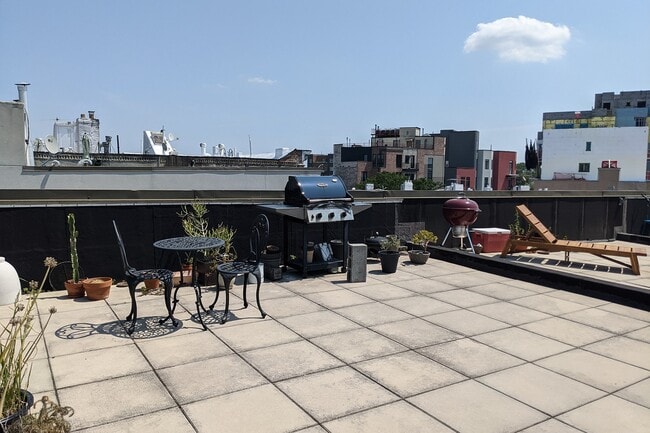 Building Photo - 34 Russell St