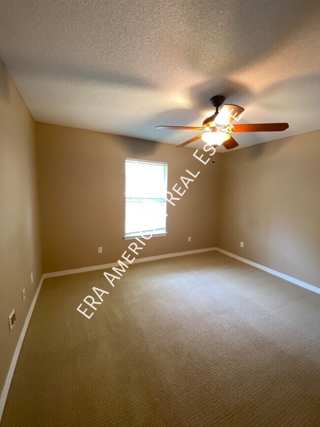 Building Photo - 1922 Everglades Dr