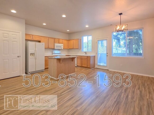 Building Photo - 21844 SW VINTNER Ln