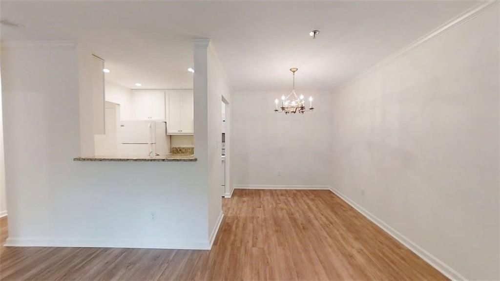 Building Photo - 300 Johnson Ferry Rd