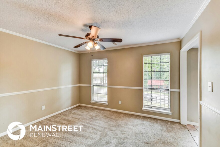 Building Photo - 904 Pine Forest Cir