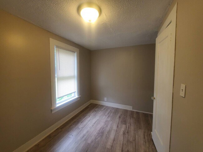 Building Photo - 3586 W 69th St