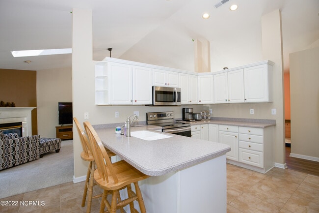 Building Photo - 127 Pine Lake Dr