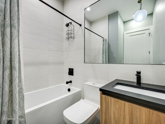 Building Photo - 1446 W Chestnut St