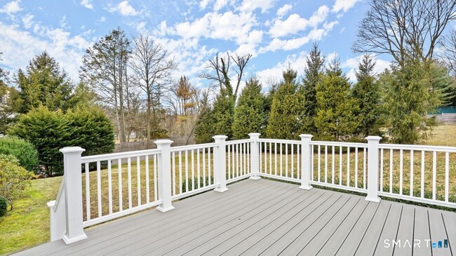 Building Photo - 519 E Putnam Ave