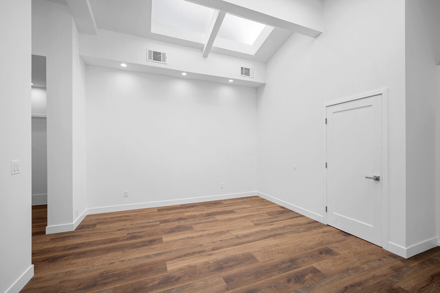 Building Photo - 13010 Hartland St