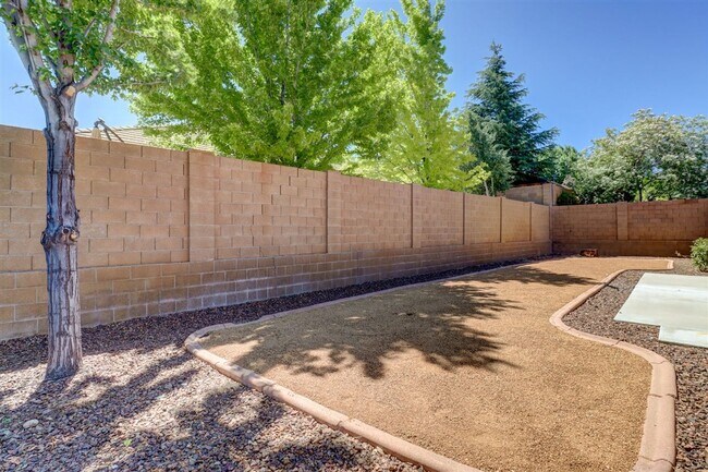 Building Photo - Beautiful 4 bedroom 2 bathroom home in Prescott!
