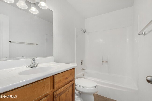 Building Photo - 3418 S Oak St