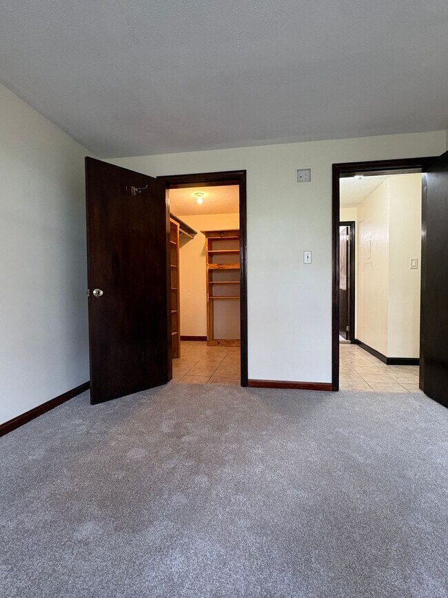 Building Photo - Rent reduced! Beautifully updated 2 bedroom condo, with 2 reserved parking spots, in Dracut MA