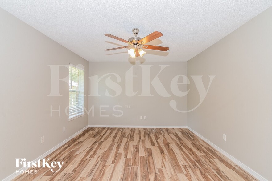 Building Photo - 9759 Redbird Creek Dr S