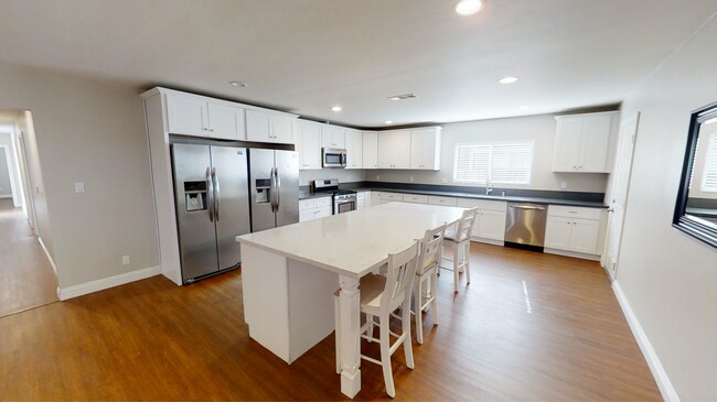 Building Photo - 5532 Mary Ln Dr