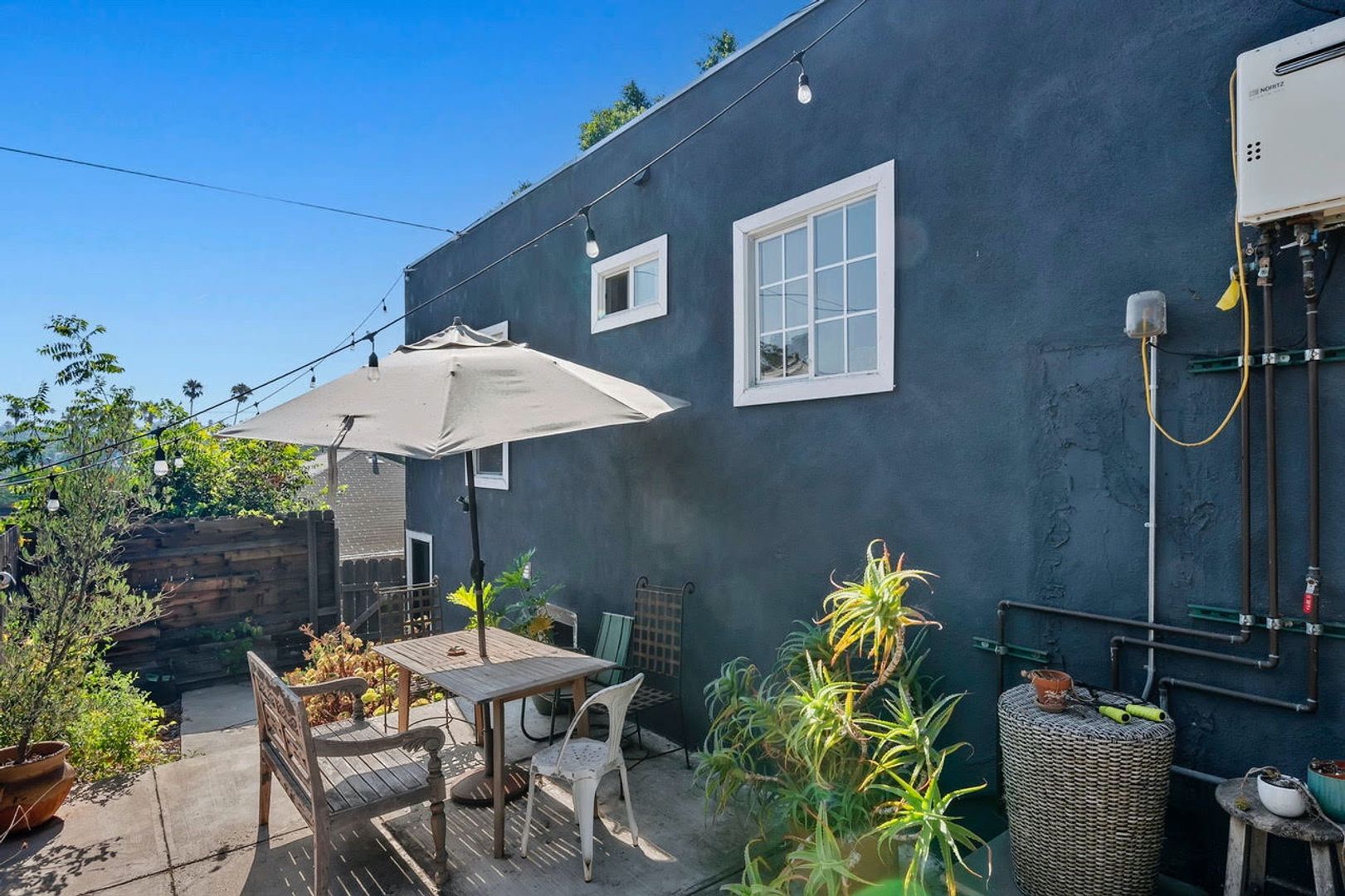 Building Photo - 703 N Ave 54