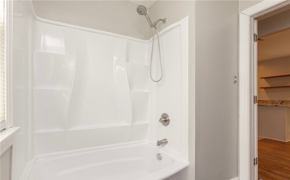 Full Bath - 1302 Mount Erin Dr