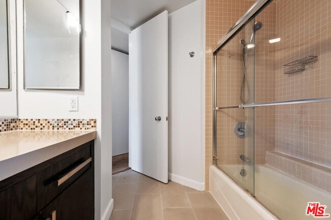 Building Photo - 2102 Century Park Ln