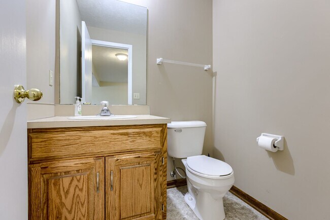 Building Photo - 3 Bedroom Bellevue Home!!