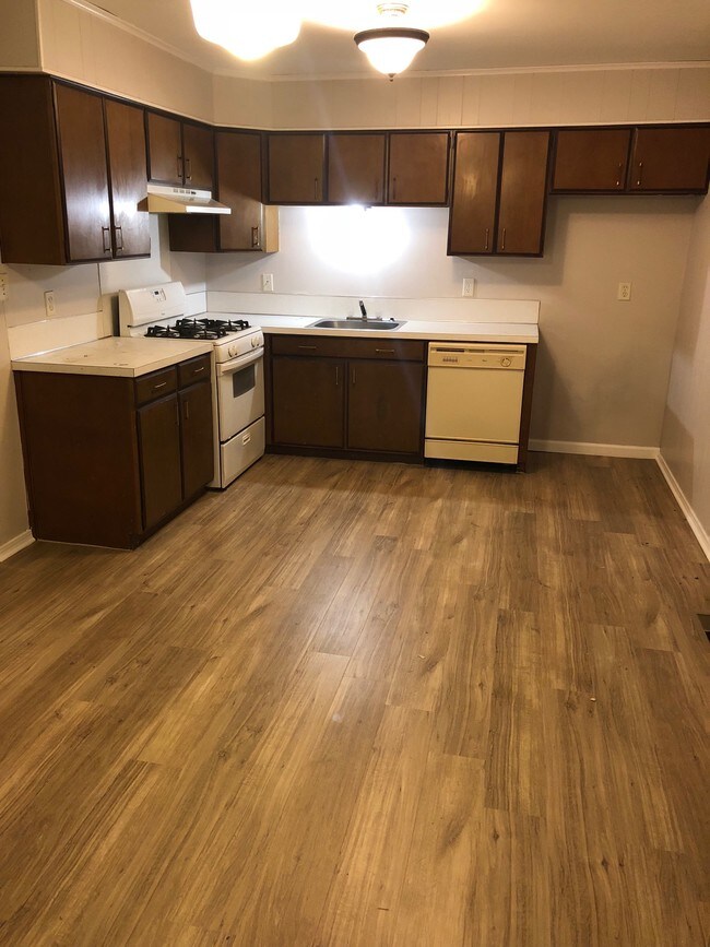 Building Photo - 6 W 32nd St