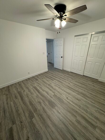 Building Photo - 306 S Hemlock St
