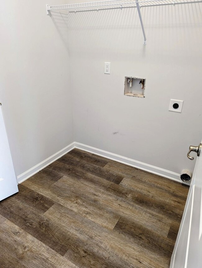 Building Photo - Beautiful 2 Bedroom 2 Bath off of Meriweather Road.