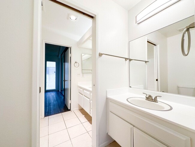 Building Photo - Townhome AVAILABLE NOW in Colton. 2 Bed / 2 Bath Floorplan  + Garage!