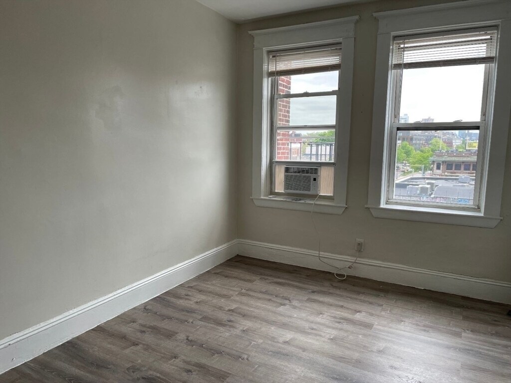 Building Photo - 47 Park Vale Ave