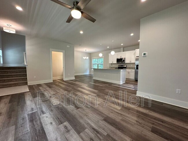 Building Photo - 129 Aurora Dr