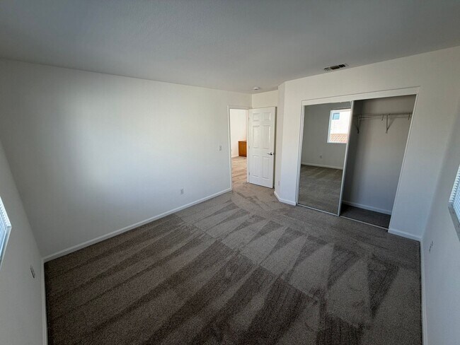 Building Photo - 4 bedroom | 2.5 bathroom | Single family h...