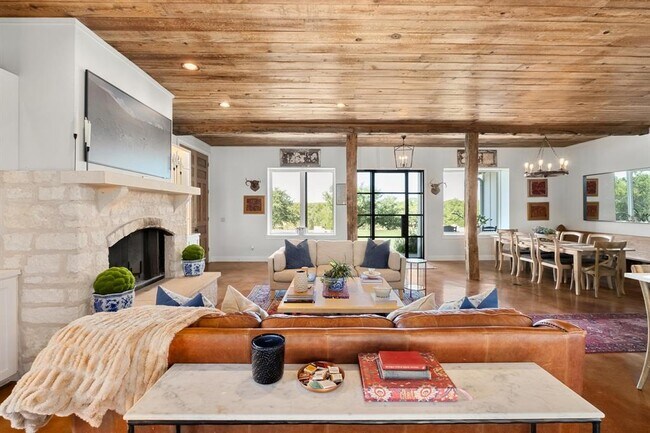 Building Photo - 2300 W Fitzhugh Rd