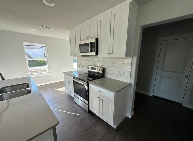 Building Photo - 1700 E Powell Ave