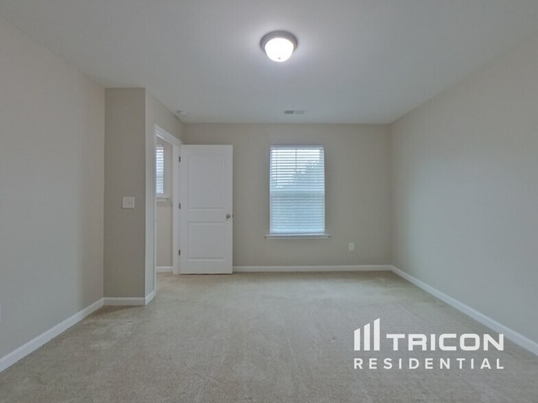 Building Photo - 104 Glazed Springs Ct