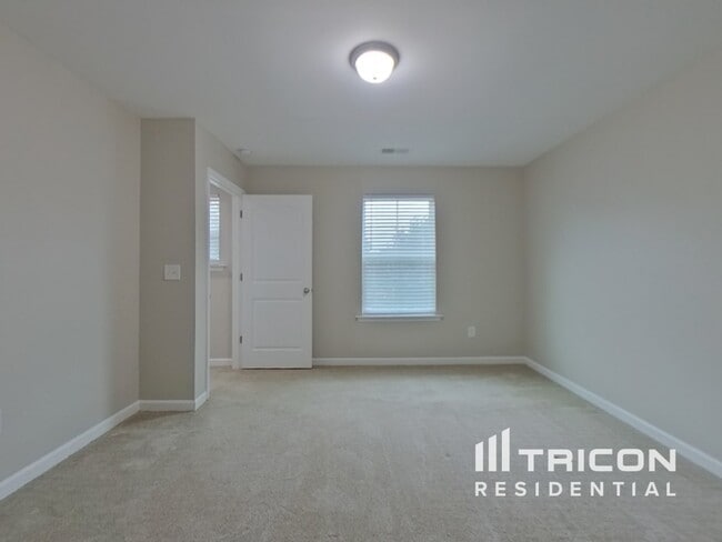 Building Photo - 104 Glazed Springs Ct