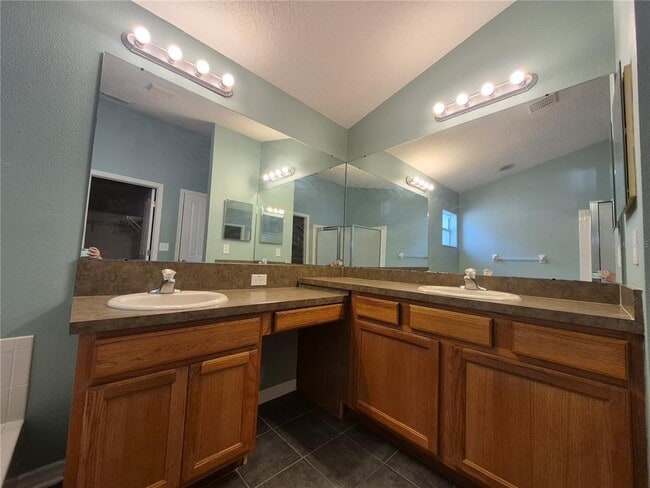 Building Photo - 6833 Runner Oak Dr