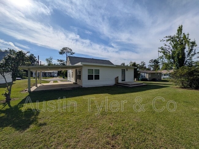 Building Photo - 2992 Smith St