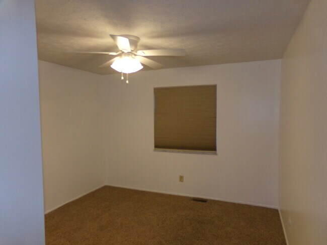 Building Photo - COMING SOON! 4 Bed 2.5 Bath Beavercreek Home!