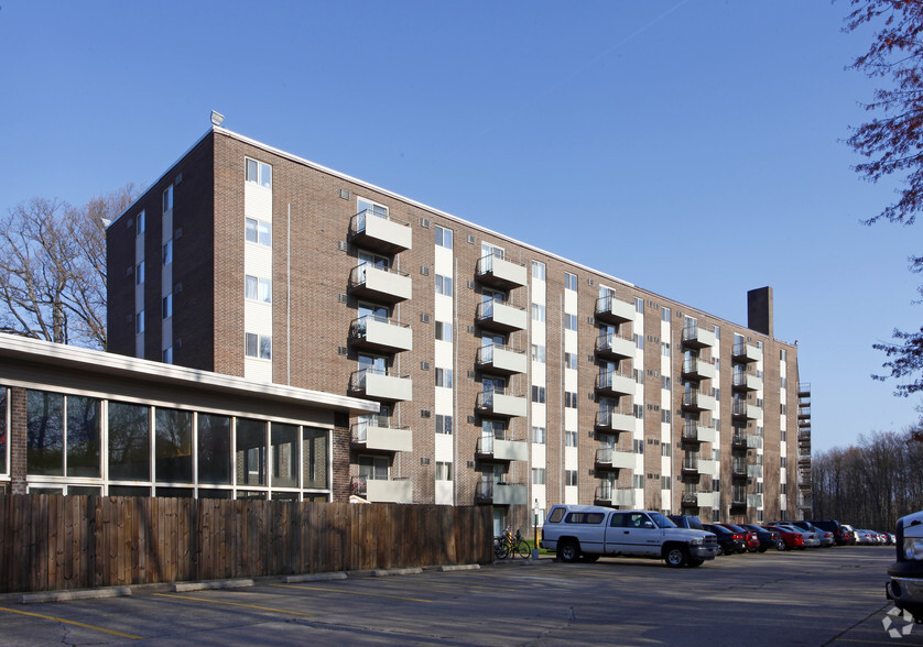 Building Photo - College Towers