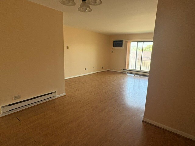 Building Photo - 200 S Waters Edge Dr