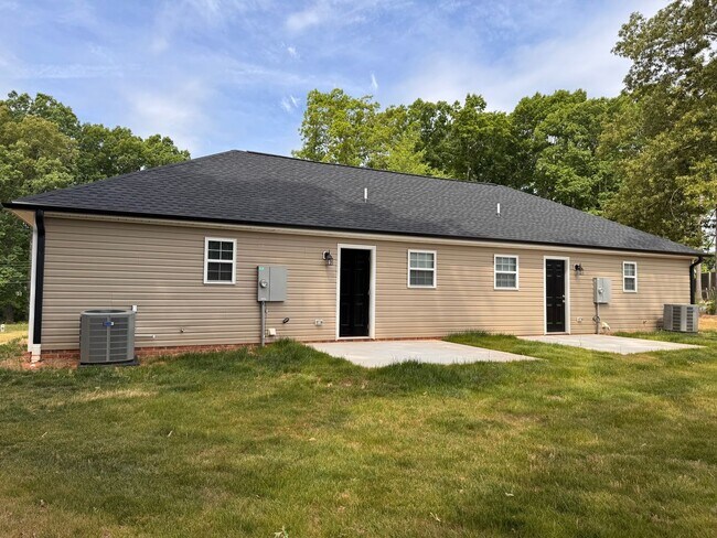 Building Photo - 2074