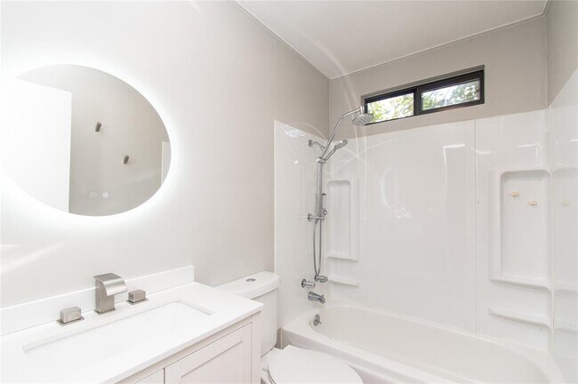 Building Photo - 501 Greenway Dr