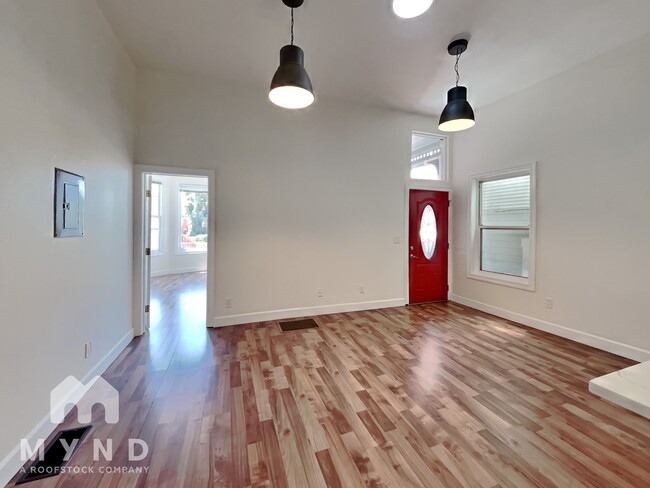 Building Photo - 1064 30th St