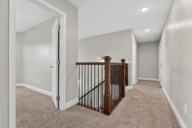 Building Photo - 104 Woodtrace Ct