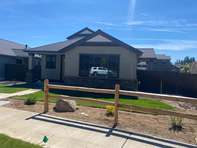 Building Photo - Beautiful home near Shevlin Park