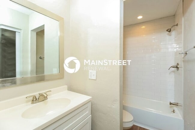 Building Photo - 3 Bedroom Pet-Friendly Home in Oklahoma City, OK with Main Street Renewal