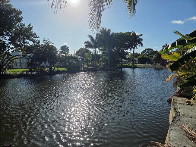 Building Photo - 301 SW 5th St